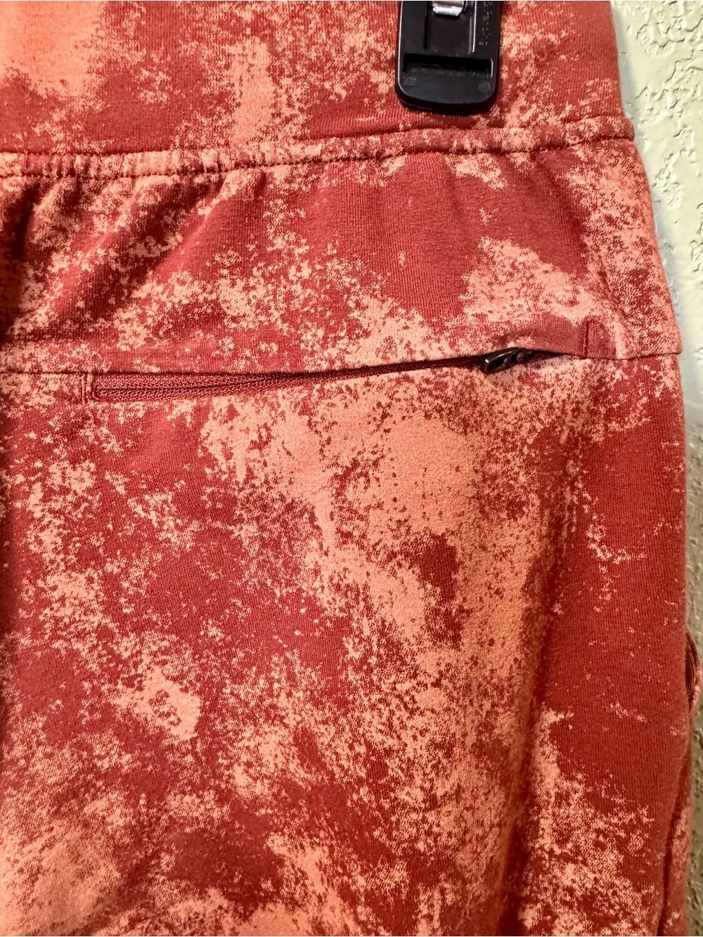 Lululemon Rust and Peach Tie-Dye Joggers Size Small